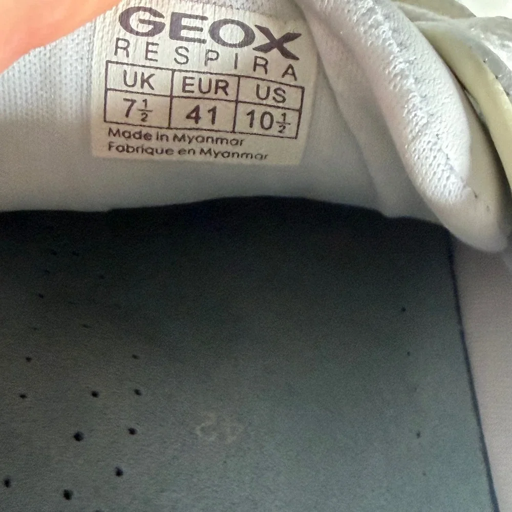 Geox Respira White Leather Low Top Sneakers Gold Heel Tab Womens 10.5 EUR 41